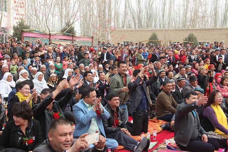 2016年3月20日，欢庆诺鲁孜节（4村工作组提供）.JPG