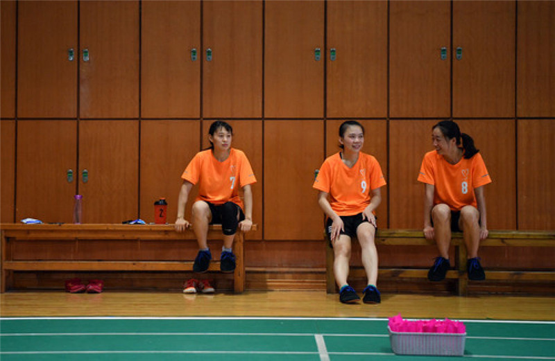 5. 8月10日，河南省毽球代表队队员在训练间隙休息.jpg