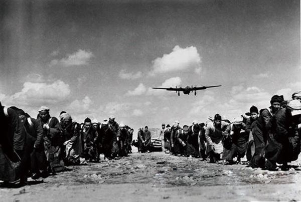 抗日战争中修建机场的云南少数民族群众.jpg