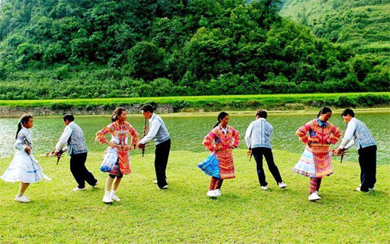 文山州的苗族芦笙队.jpg