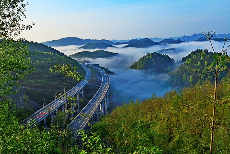 苗岭彩带连北京（石维刚摄）.jpg