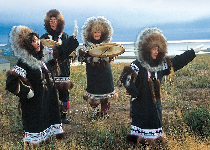 40-28-10 Inuvialuit drummers, dancers (J.-F. Bergeron) 5x7.jpg