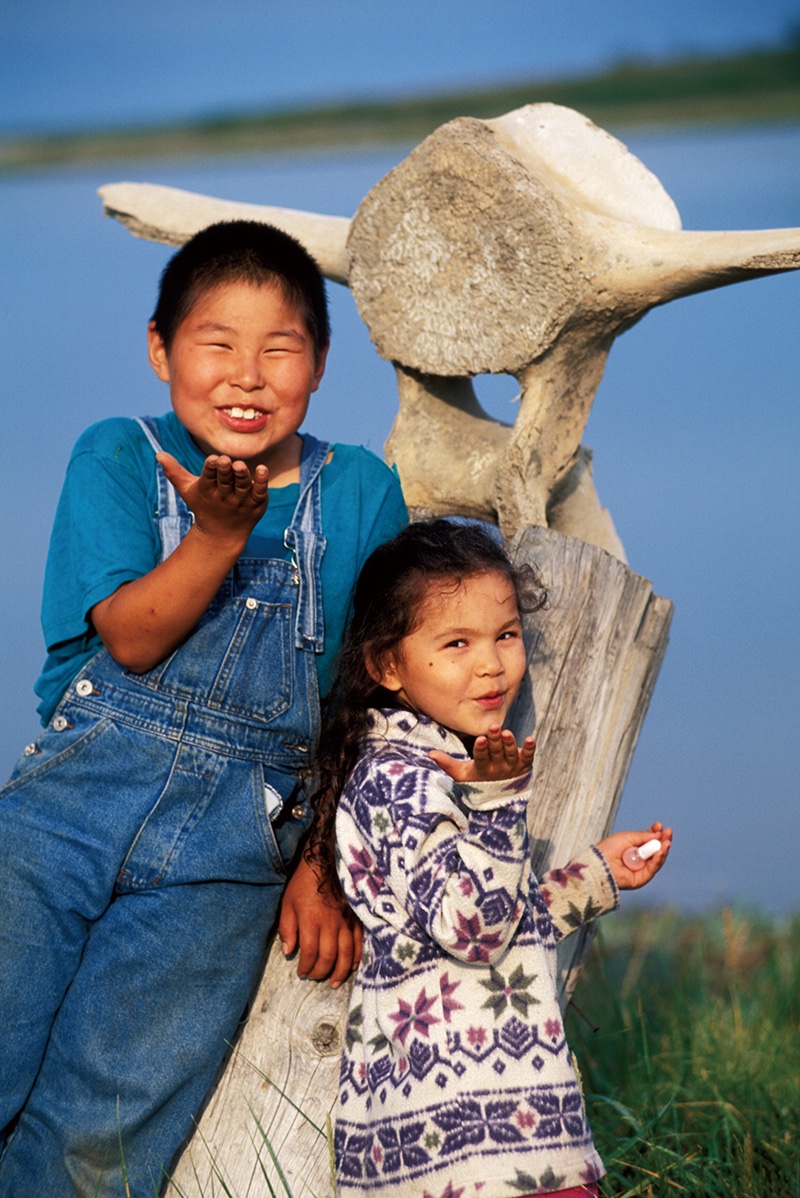 NWTT1-10-19 Tuktoyaktuk - Inuvialuit children by whalebone (Terry Parker) 5x7.jpg