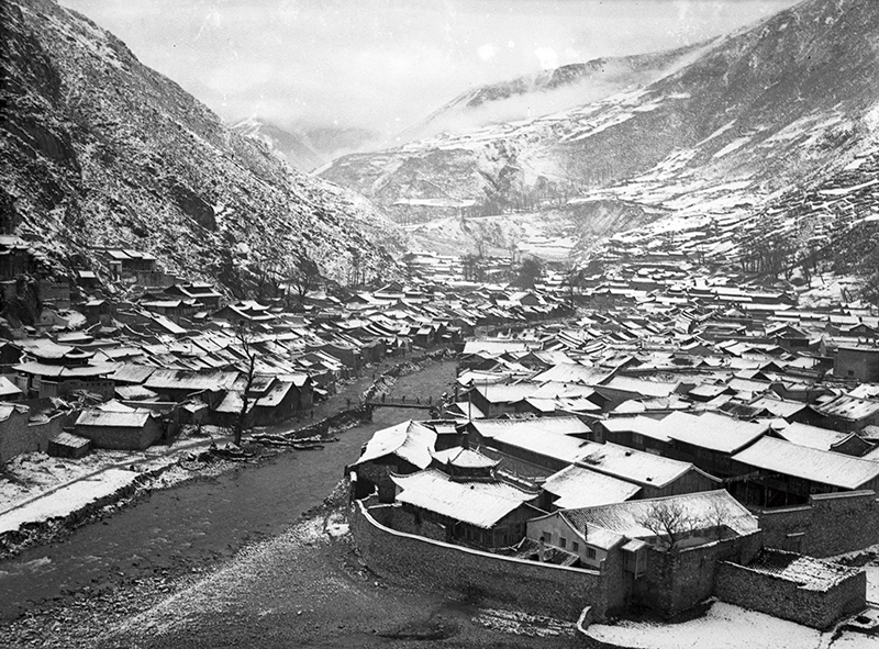 02康定老城雪景.jpg