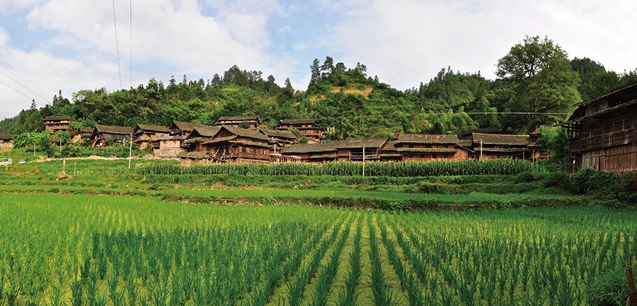 盘杠村全景.jpg