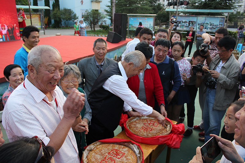 金星社区民族团结百家宴开宴仪式.jpg