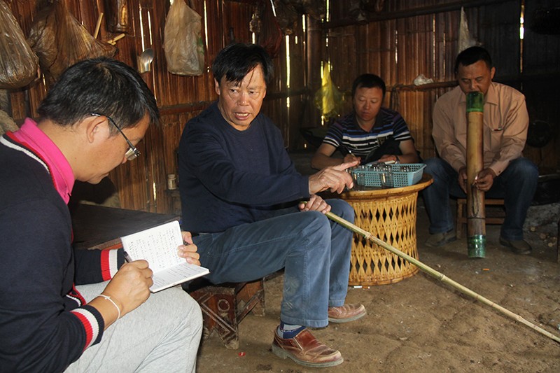 中国工程院院士朱有勇在澜沧拉祜族自治县竹塘乡蒿枝坝挂钩扶贫.JPG