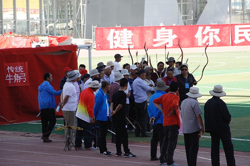 88页图二（两张选一张）：第二届“民族团结杯”全省民族传统射箭邀请赛现场 .JPG