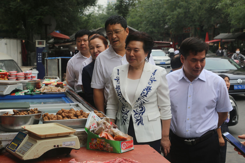 河南省民委主任贾瑞琴_副本.jpg