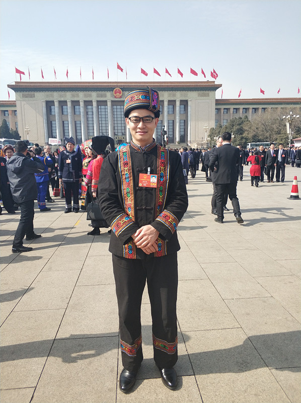 邹升廷-仫佬族_副本.jpg