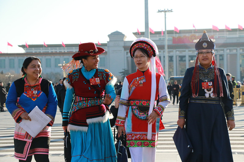 三八国家妇女节，阳光下女委员的风采_副本.jpg