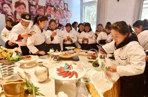 武汉市分三批次安排100名乃东农牧民到汉学习职业技能_副本.jpg