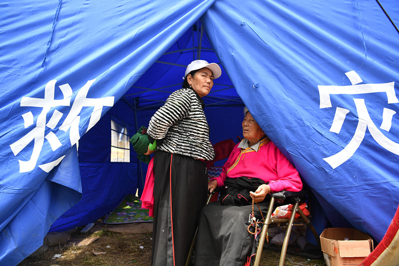 8月10日，在九寨沟景区树正寨和荷叶寨两个居民安置点内，受灾居民已经住进临时安置的帐篷内，生活逐渐恢复正常_副本.jpg