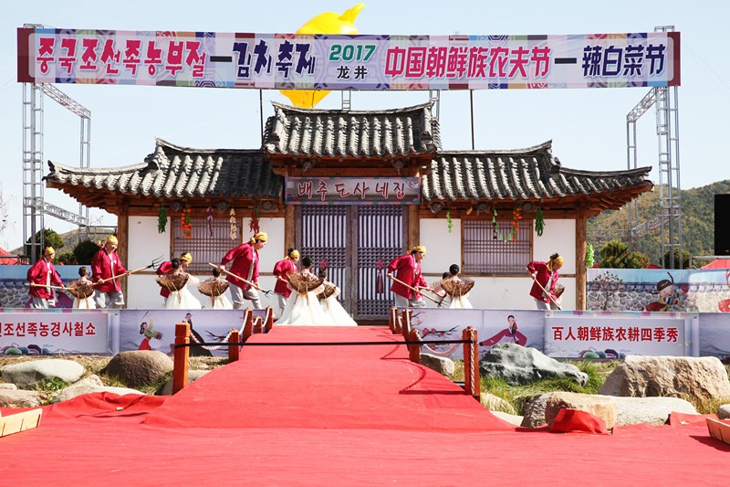 1---2. 第八届朝鲜族农夫节《农耕四季秀》表演（2017. 10. 2.  李光平摄）_副本.jpg