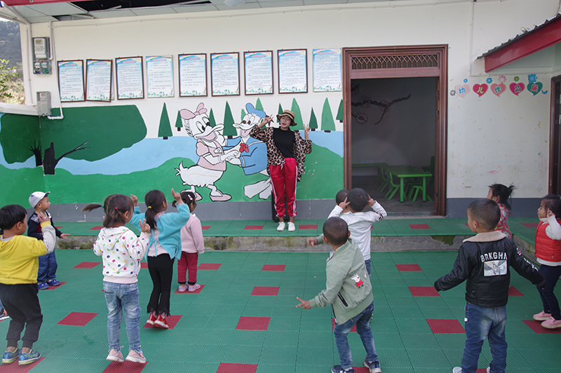 村里开办“一村一幼”让孩子们都能受到教育 拍摄时间：2018年10月.jpg