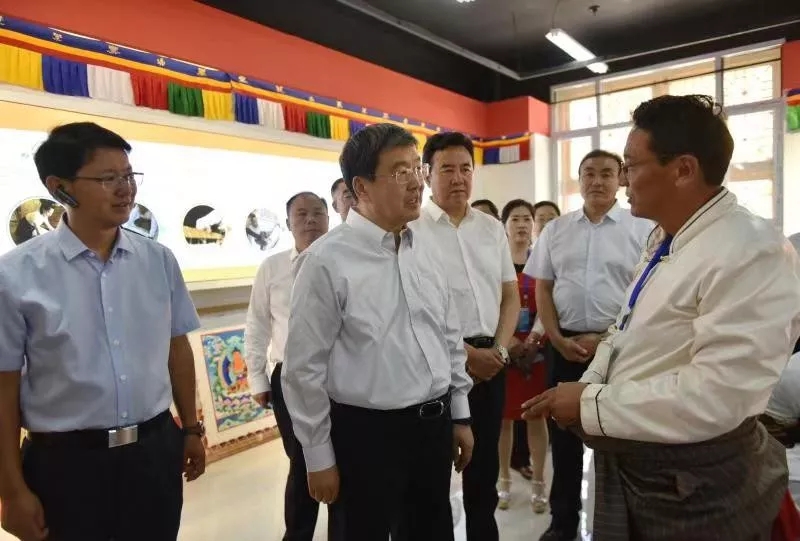 1.巴特尔在循化撒拉族自治县撒拉尔民俗文化扶贫产业园调研.webp.jpg