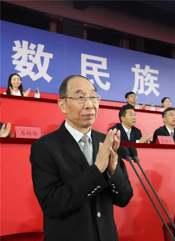 1.中共中央书记处书记、中央统战部部长尤权宣布运动会闭幕。民族画报记者 滕俊 摄.webp.jpg