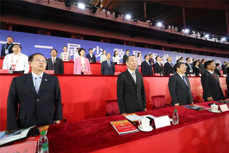 2.中共中央书记处书记、中央统战部部长尤权，全国政协副主席、国家民委主任巴特尔出席闭幕式。民族画报记者 滕俊 摄.webp_副本.jpg