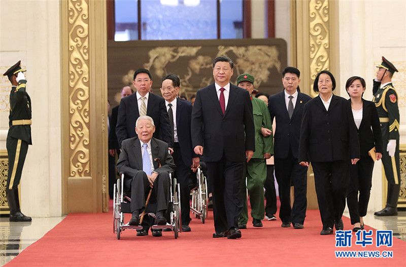 1. 9月29日，人民大会堂金色大厅气氛热烈庄重，中华人民共和国国家勋章和国家荣誉称号颁授仪式在这里隆重举行。.jpg