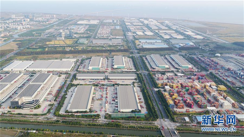 3. 10月24日无人机拍摄的中国（上海）自由贸易试验区临港新片区一角。 新华社记者 丁汀 摄.jpg