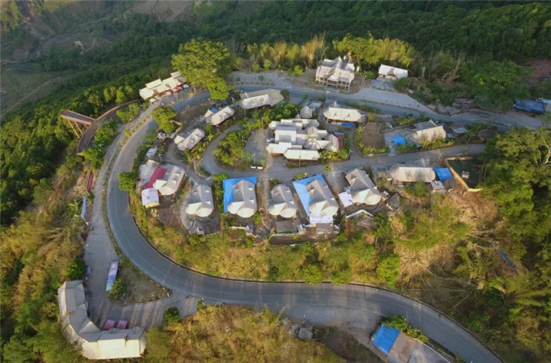 10. 云南省西盟佤族自治县勐梭镇秧洛村到周边山村和县城的公路(2019年5月28日无人机拍摄).webp.jpg