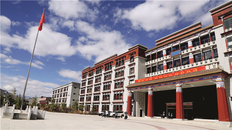拉萨北京实验中学， 摄影-柴济东1_副本.jpg