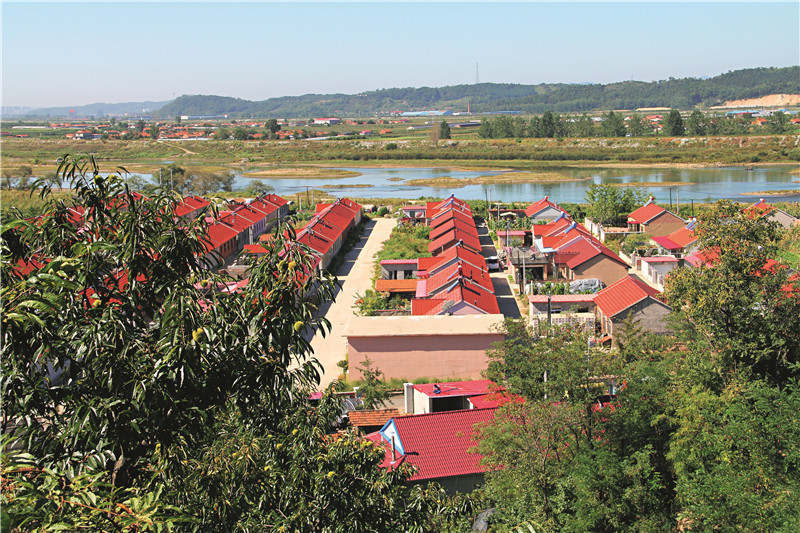 辽宁边境村·南荒沟村新貌.JPG