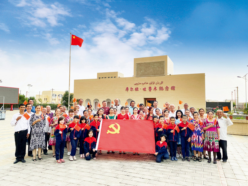 05维吾尔族.jpg