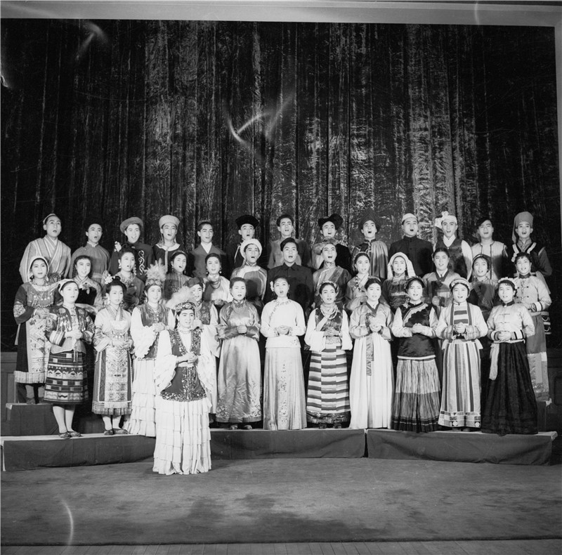 1955年合唱《远方的客人请你留下来》.jpg