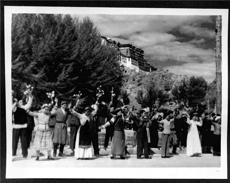 1965年（西藏自治区成立）在西藏慰问演出.jpg