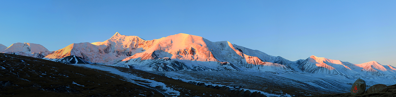 果洛州阿尼玛卿雪山.jpg